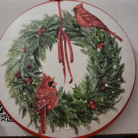 Red Birds on a Holiday Wreath Cardinal Ornament Vintage Style Wall Deco - Picture 9 of 9
